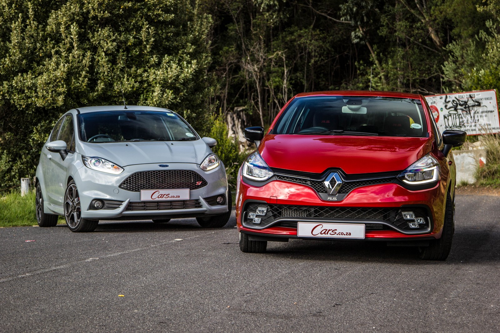 Afdaling Decoratief onstabiel Video: Ford Fiesta ST200 vs Renault Clio RS Lux – ProAdvise Car Advisors